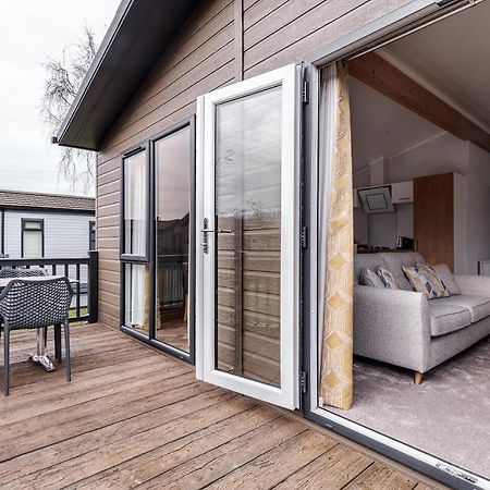 Roydon Marina Village Lodges Buitenkant foto