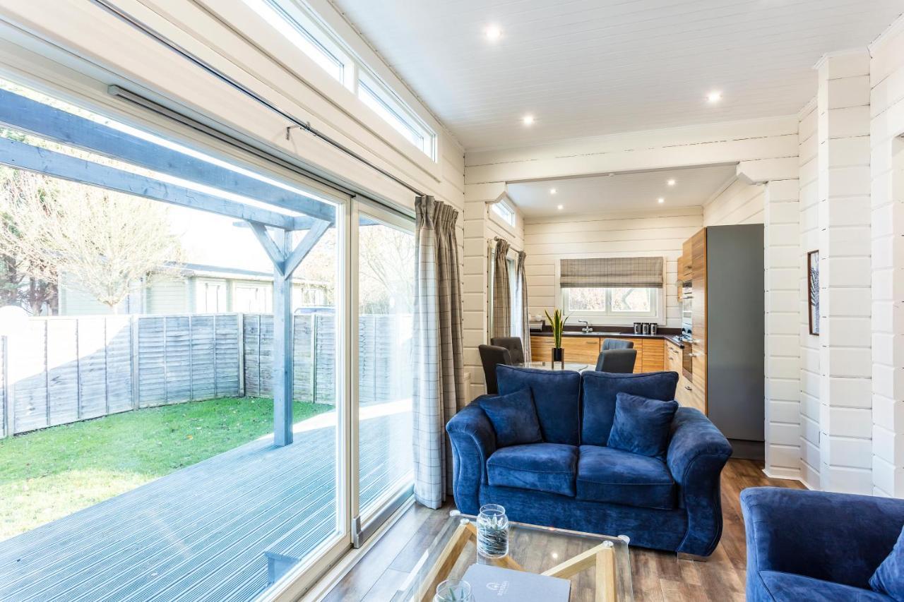 Roydon Marina Village Lodges Buitenkant foto