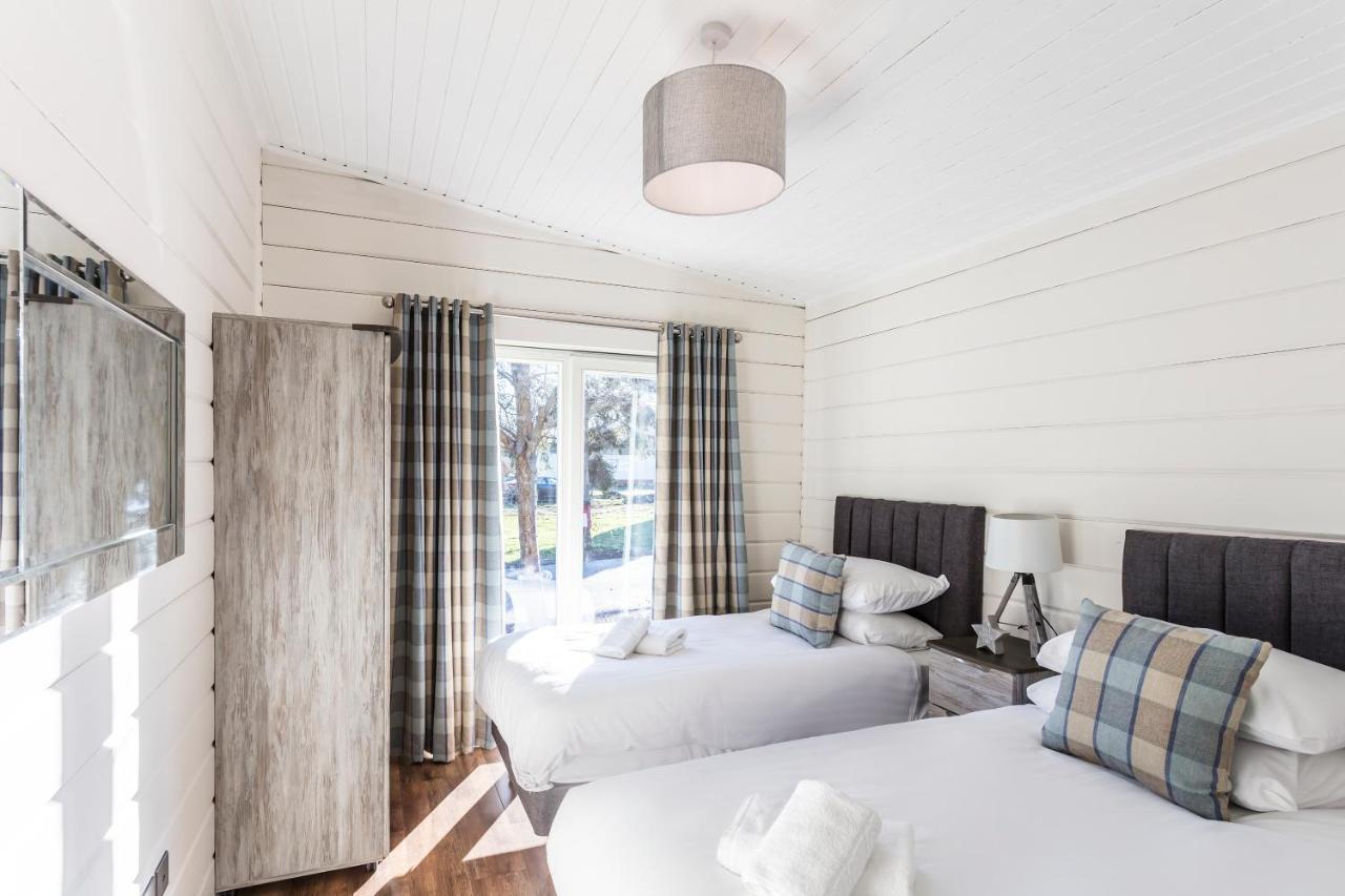 Roydon Marina Village Lodges Buitenkant foto