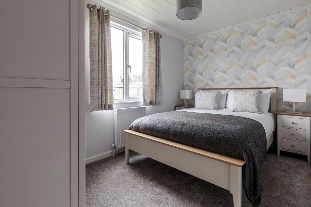 Roydon Marina Village Lodges Buitenkant foto
