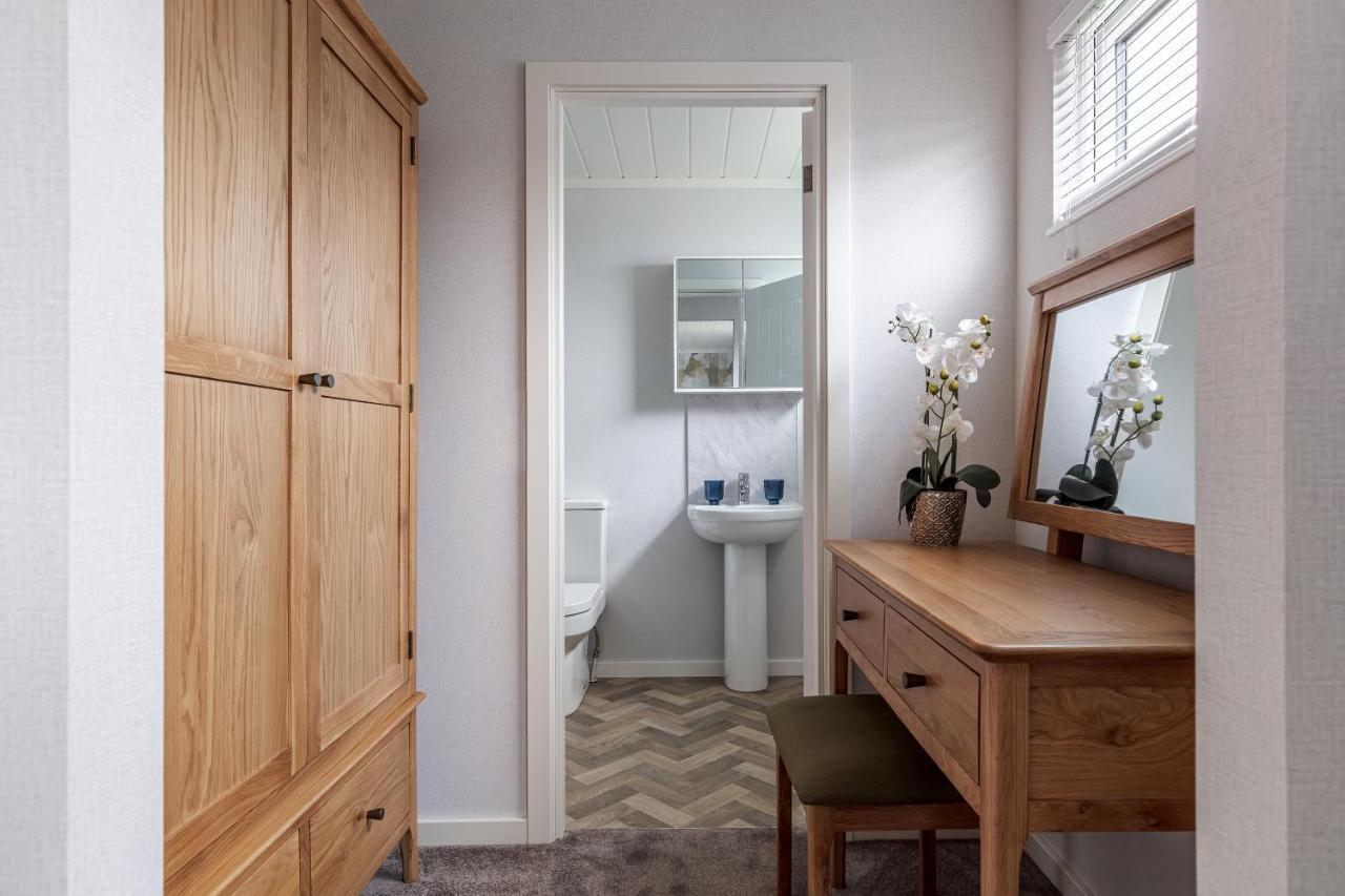 Roydon Marina Village Lodges Buitenkant foto