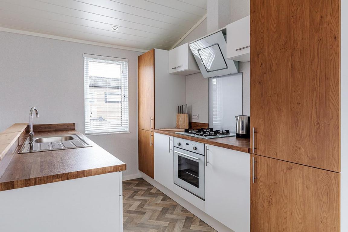 Roydon Marina Village Lodges Buitenkant foto