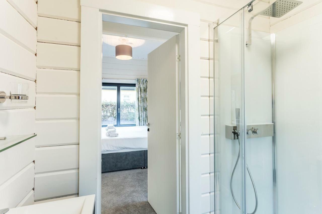 Roydon Marina Village Lodges Buitenkant foto